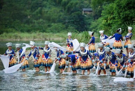 <經(jīng)典貴州>貴州雙高5日游黃果樹瀑布、西江千戶苗寨、荔波小七孔、 丹寨萬達(dá)小鎮(zhèn)、贈送青巖古鎮(zhèn)